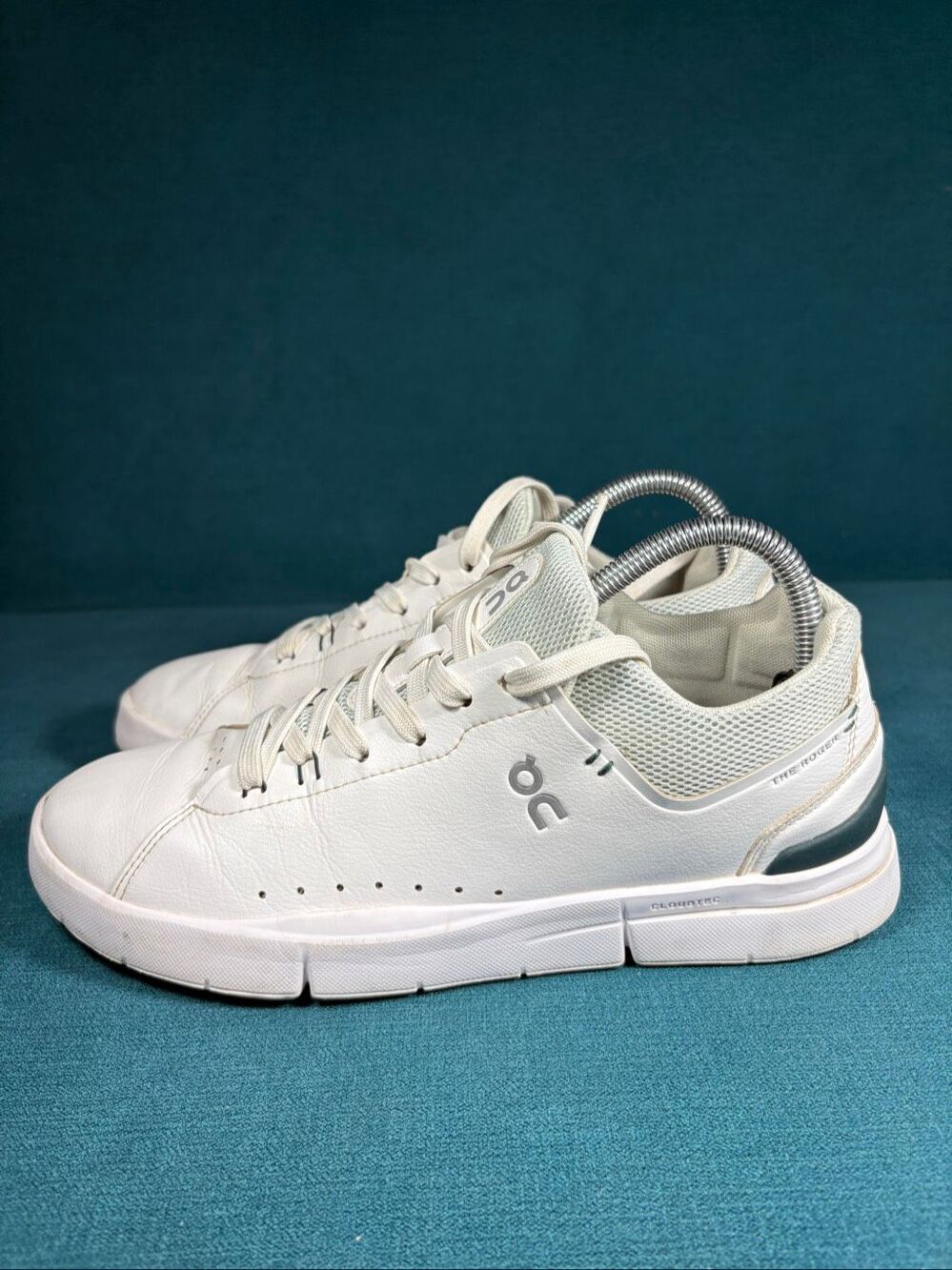 On Cloud THE ROGER Advantage All White Women's Size 9 Tennis Sneakers Shoes